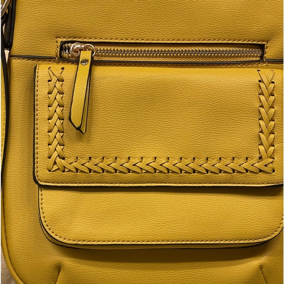 Women’s gold crossbody purse - Picture 2 of 4